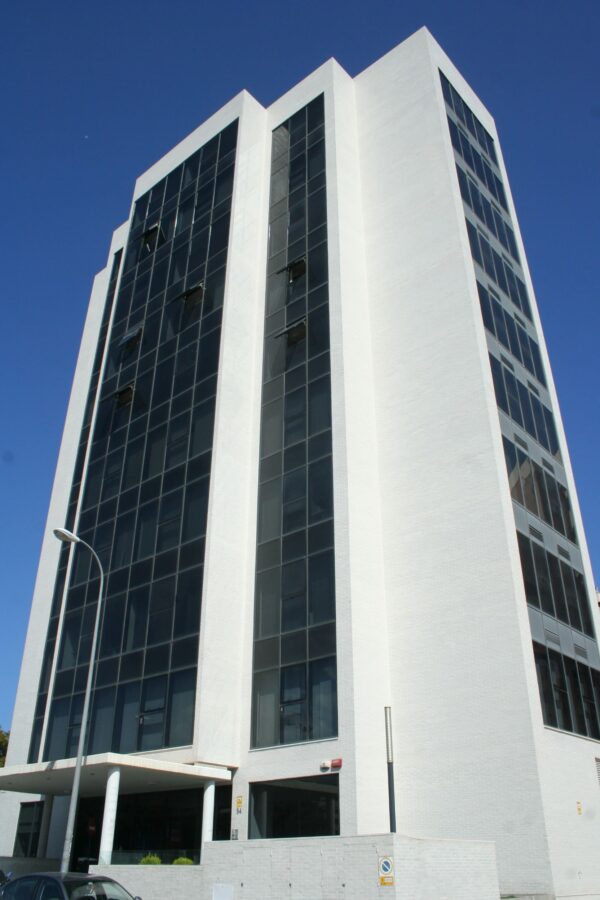edificio de oficinas 13