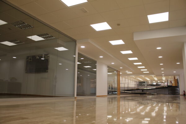 espacio amplio brillante
